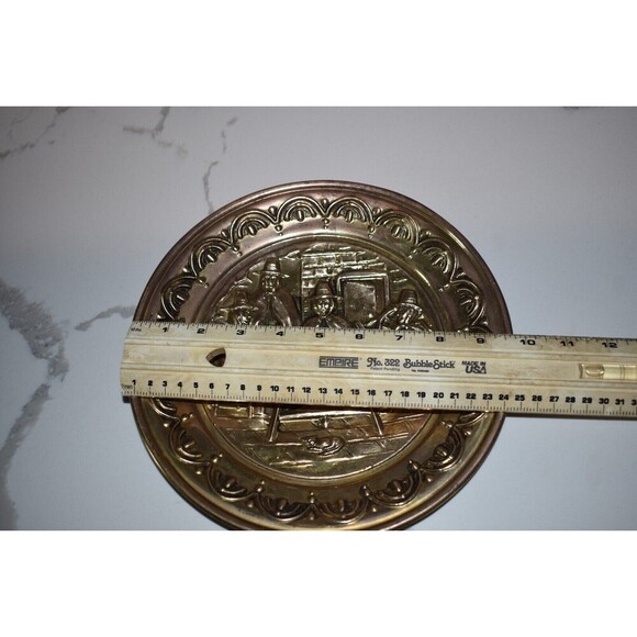 Vintage English Embossed Brass Plate MCM Wall Decor Colonial Tavern Gift collect - Picture 5 of 5